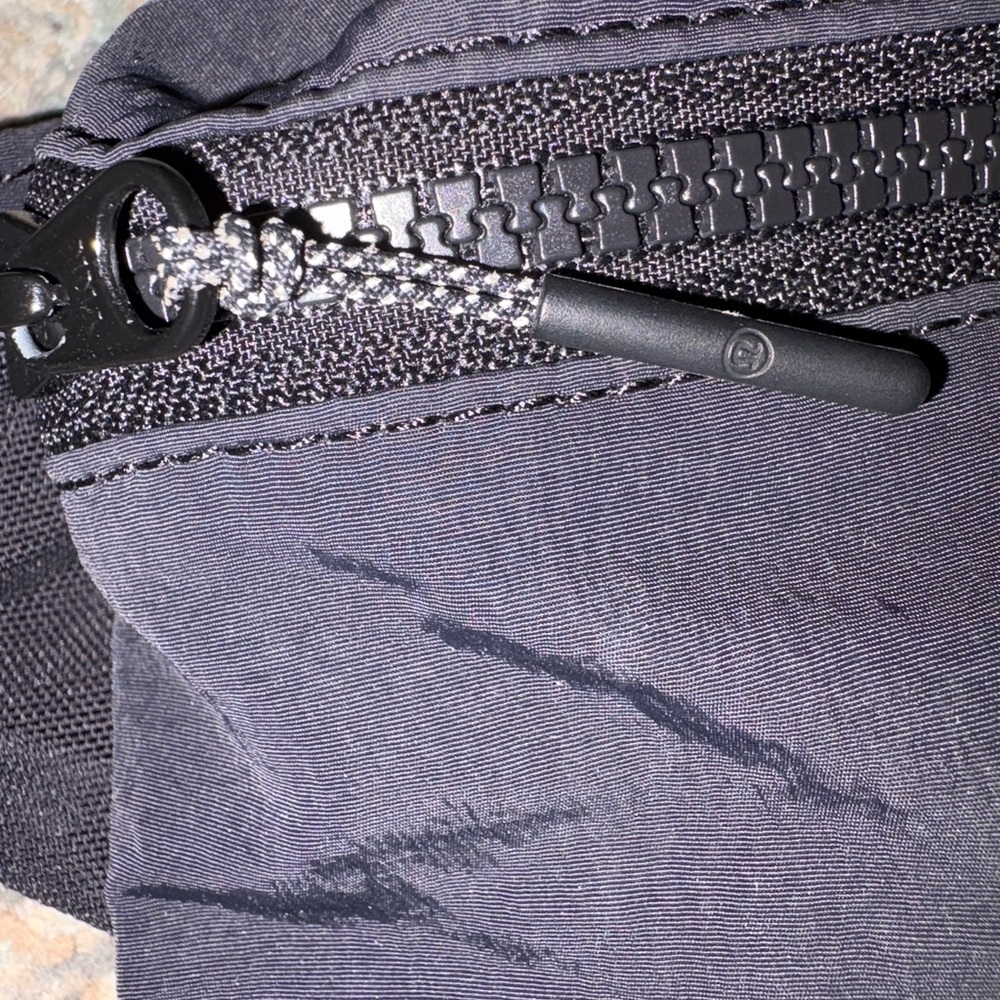 Lululemon athletica Black Waist Pack. Convenient outdoor shopping unisex - Picture 7 of 15